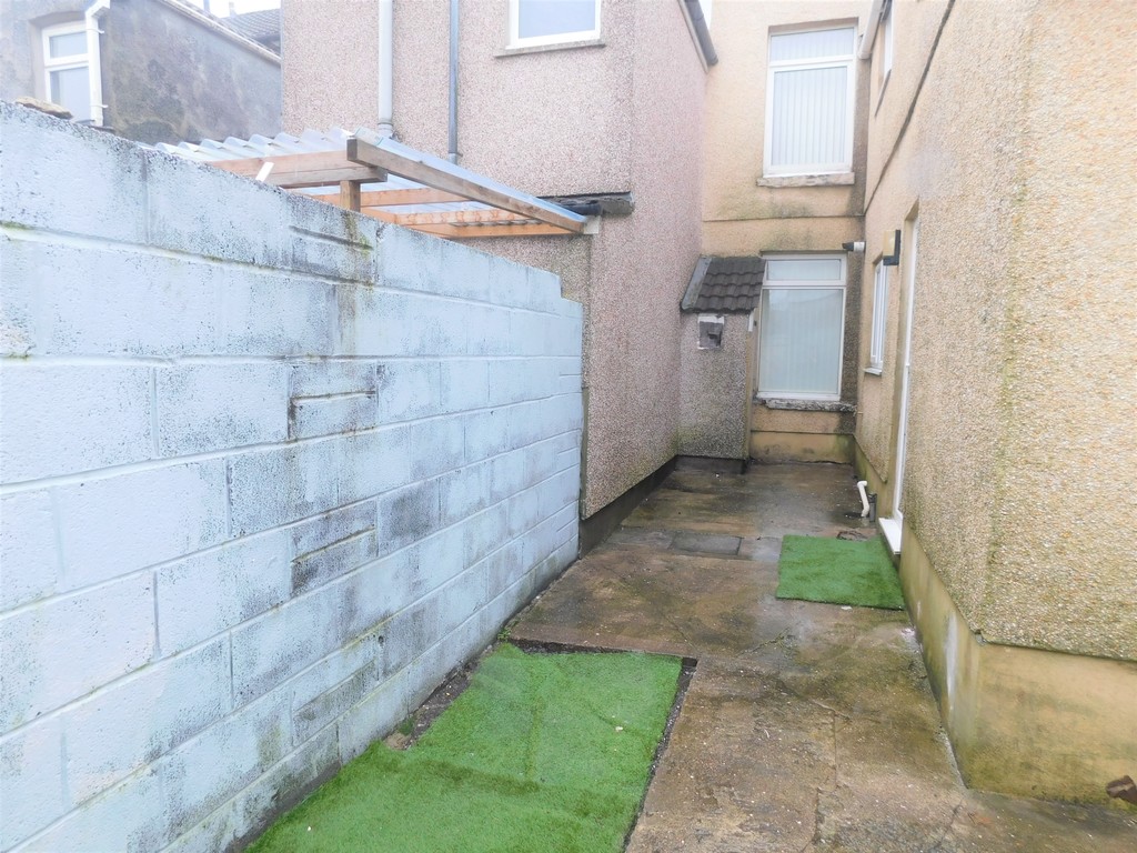 3 bed house for sale in Middleton Street, Neath 13
