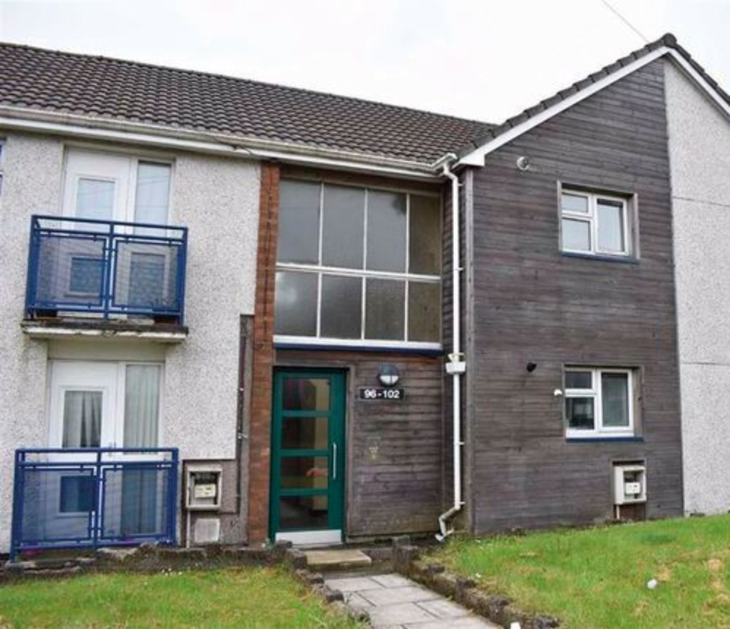 3 bed flat for sale in Heol Frank, Penlan, Swansea  - Property Image 1