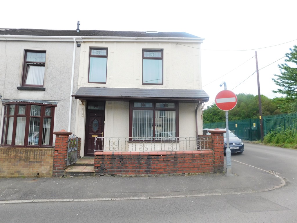 4 bed house for sale in Rugby Road, Resolven, Neath - Property Image 1