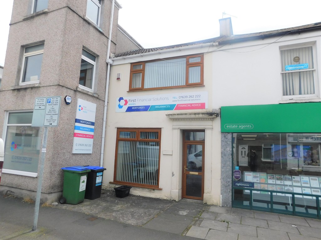 Commercial property to rent in Alfred Street, Neath