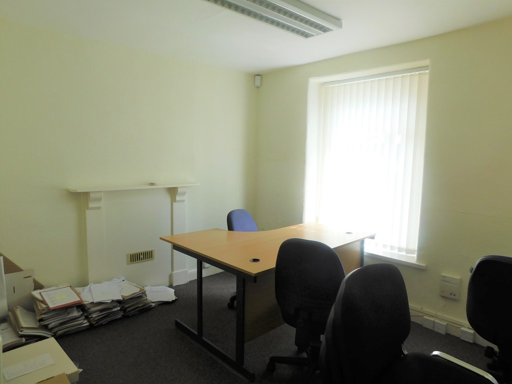 Commercial property to rent in Alfred Street, Neath 7