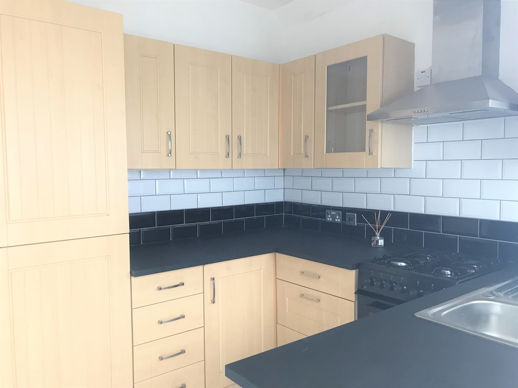 2 bed house to rent in Old Road, Skewen, Neath 4