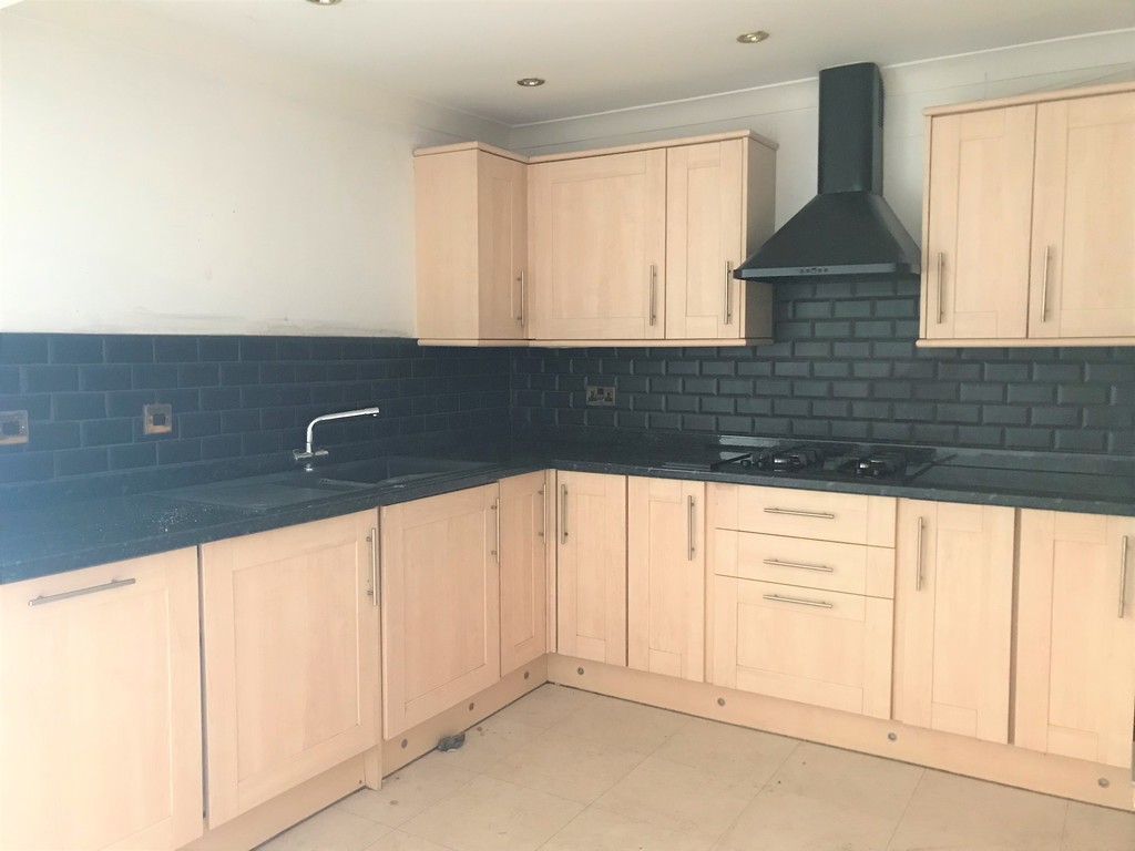 3 bed house for sale in Mansel Street, Neath 6