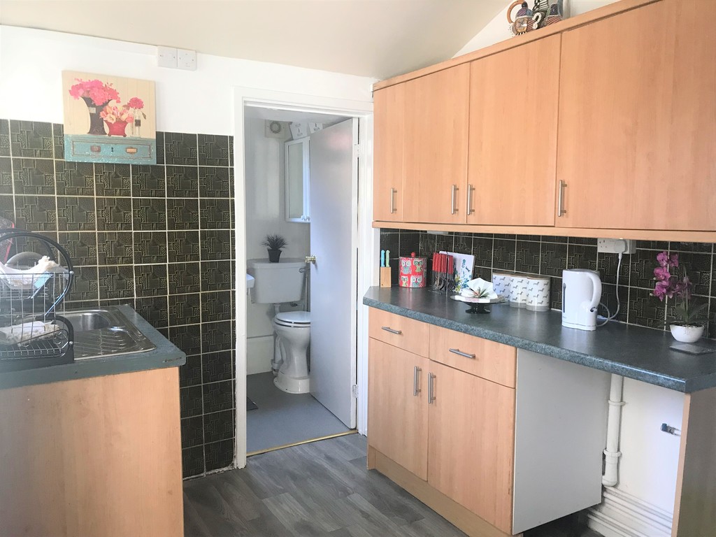 3 bed house for sale in Dalton Road, Neath 6