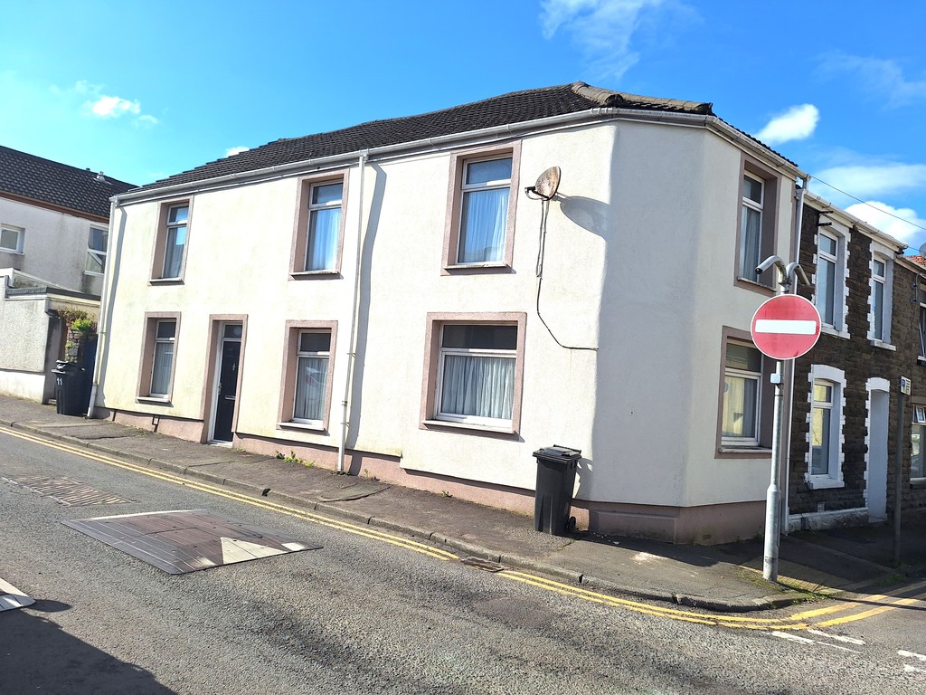 3 bed house for sale in Crythan Road, Neath 1