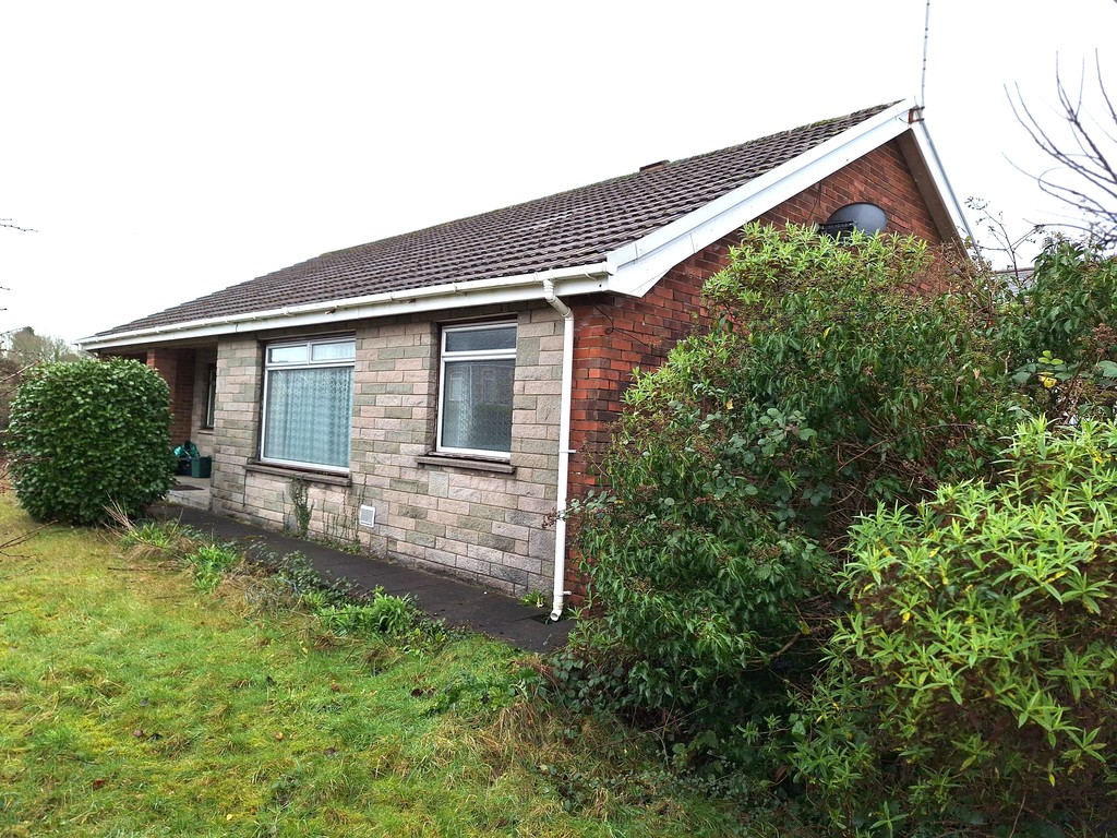 3 bed bungalow for sale in Main Road, Bryncoch, Neath 2