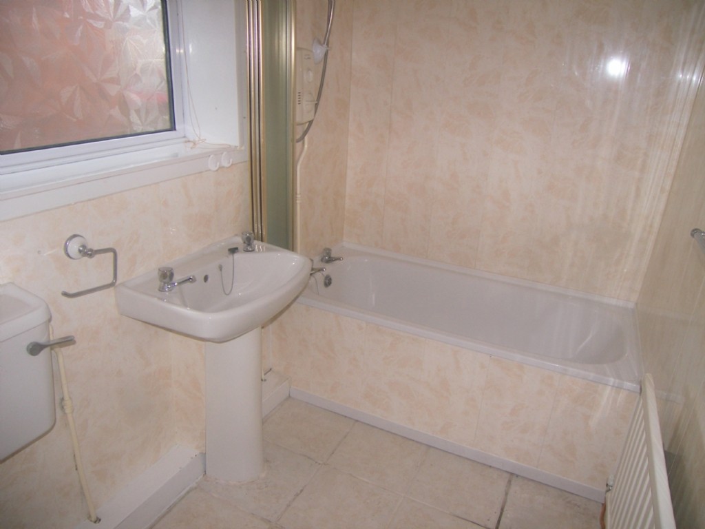 3 bed house for sale in Regent Street West, Briton Ferry  - Property Image 11