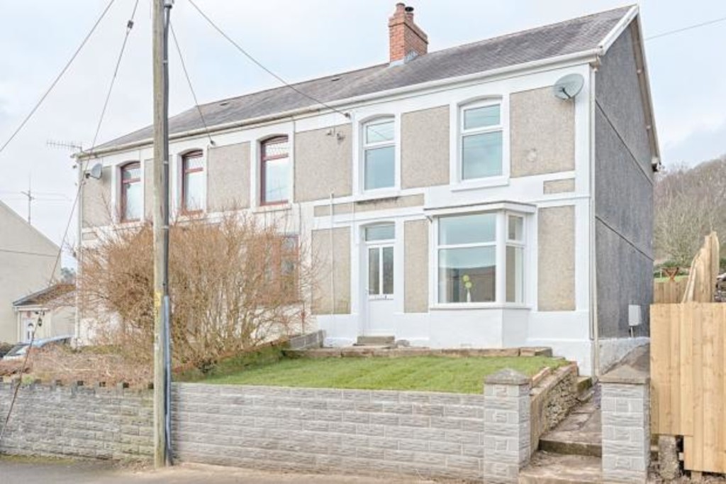 3 bed house for sale in New Road, Pontardawe, Swansea  - Property Image 1