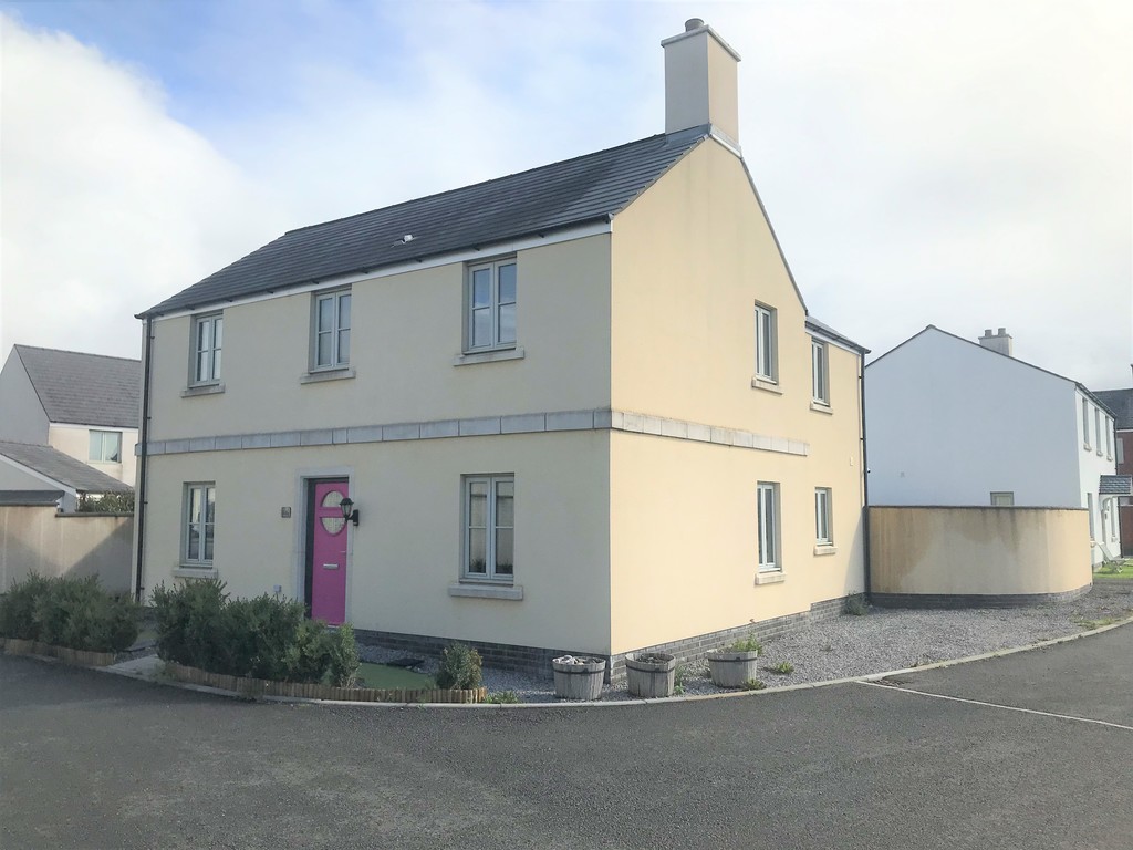 4 bed house for sale in Y Gilfach, Llandarcy, Neath