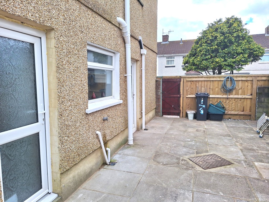 3 bed house for sale in 7 St. Asaph Drive 18