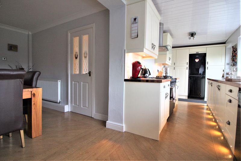3 bed house for sale in Ambleside, Ollerton, NG22  - Property Image 4