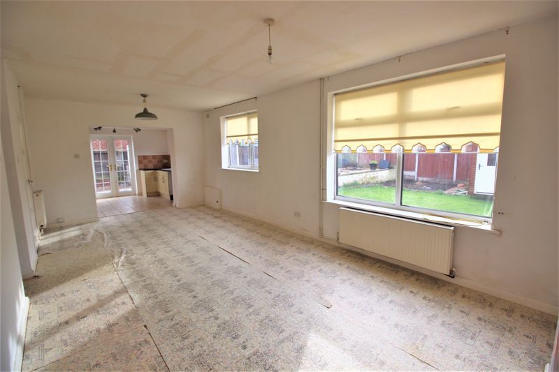 3 bed house for sale in Greenwood Avenue, Edwinstowe, NG21  - Property Image 2