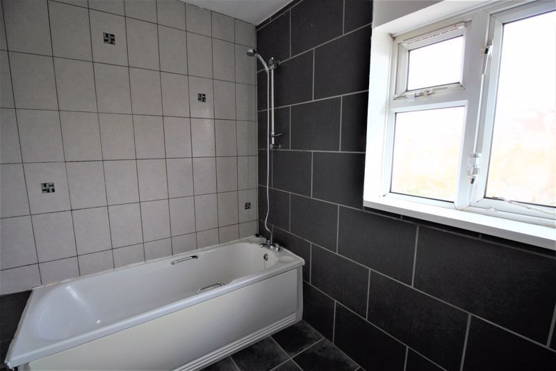 3 bed house for sale in Greenwood Avenue, Edwinstowe, NG21  - Property Image 9