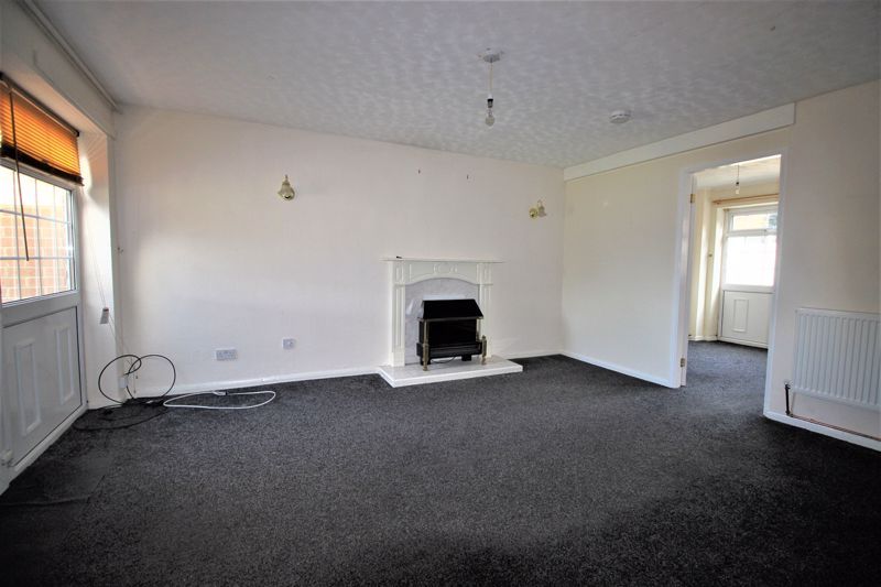 3 bed house for sale in Kingsway Avenue, New Ollerton, NG22  - Property Image 2