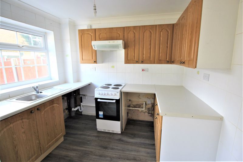 3 bed house for sale in Kingsway Avenue, New Ollerton, NG22  - Property Image 3