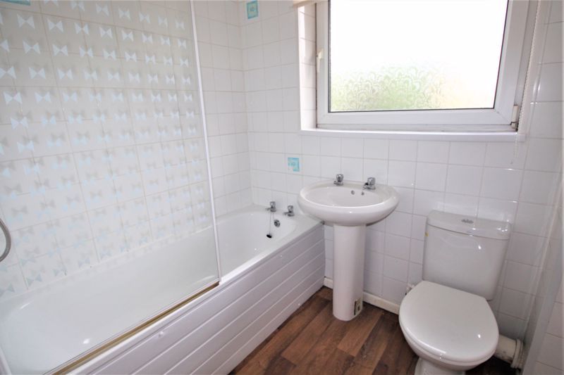 3 bed house for sale in Kingsway Avenue, New Ollerton, NG22 9
