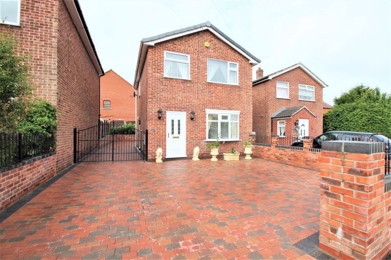 3 bed house for sale in Grange Avenue, Ollerton, NG22  - Property Image 1