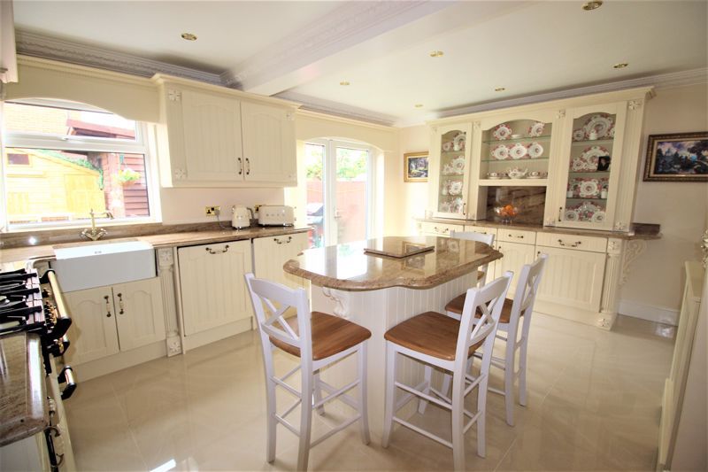 3 bed house for sale in Grange Avenue, Ollerton, NG22  - Property Image 3