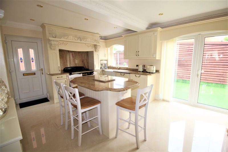 3 bed house for sale in Grange Avenue, Ollerton, NG22  - Property Image 4