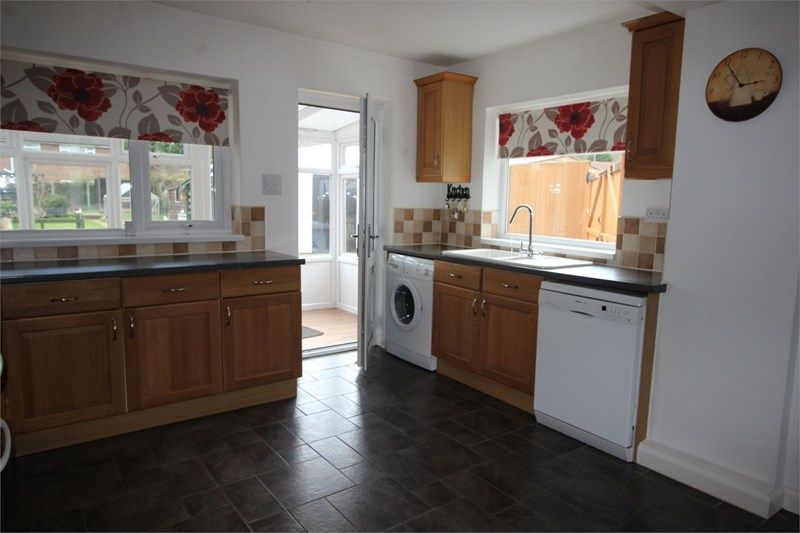 3 bed house for sale in Main Road, Boughton, NG22 6