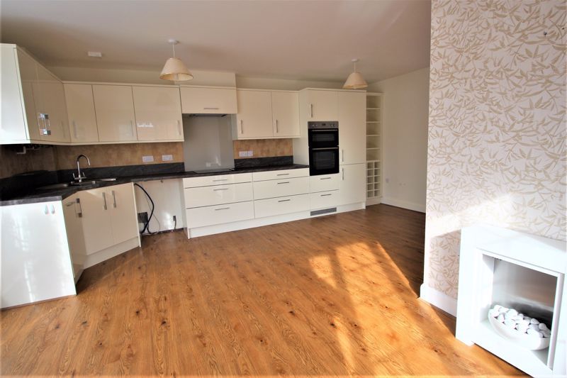 2 bed flat for sale in Newark Court, Ollerton, NG22  - Property Image 4