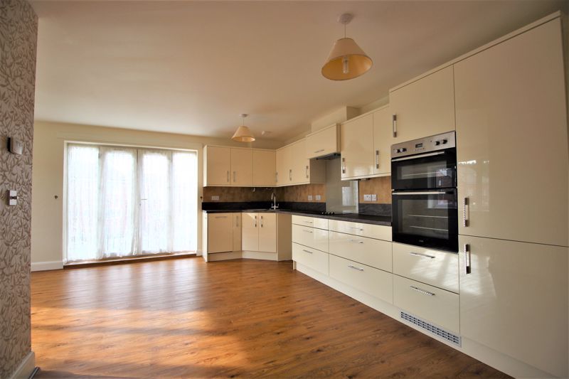 2 bed flat for sale in Newark Court, Ollerton, NG22  - Property Image 5