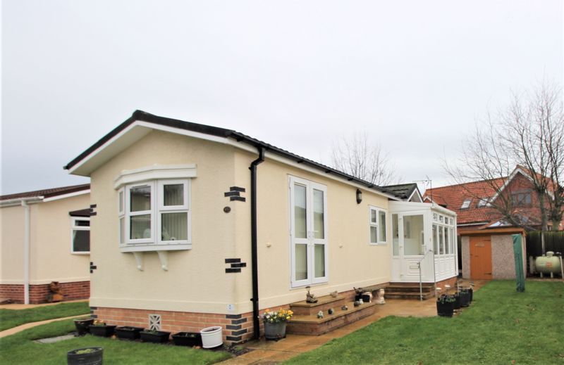 2 bed bungalow for sale in Fairholme Park, Ollerton, NG22  - Property Image 1