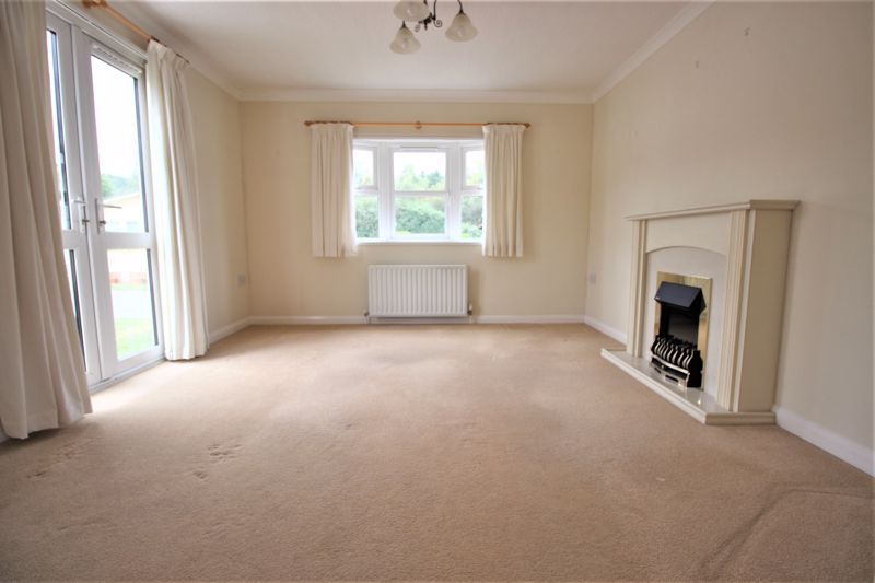 2 bed bungalow for sale in Fairholme Park, Ollerton, NG22  - Property Image 2