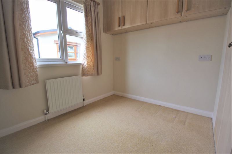 2 bed bungalow for sale in Fairholme Park, Ollerton, NG22  - Property Image 8