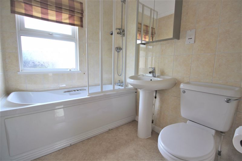 2 bed bungalow for sale in Fairholme Park, Ollerton, NG22  - Property Image 9