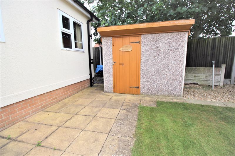 2 bed bungalow for sale in Fairholme Park, Ollerton, NG22  - Property Image 10