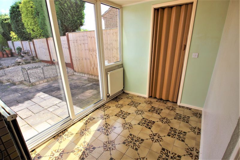 3 bed house for sale in Tor Lane, Ollerton, NG22  - Property Image 6