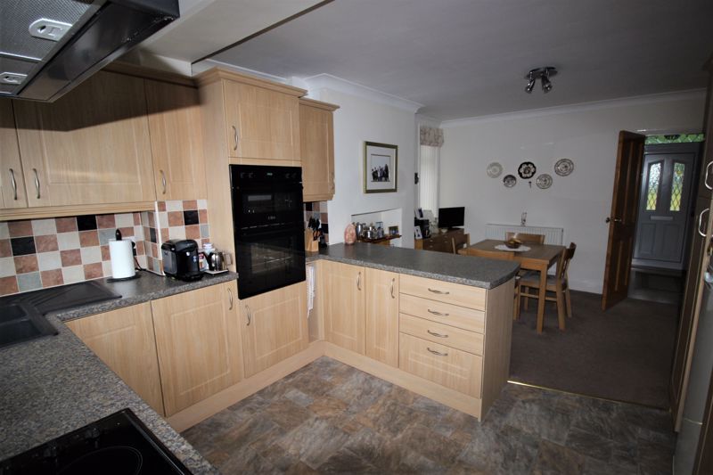 3 bed  for sale in Forest Road, Newark, NG22  - Property Image 2