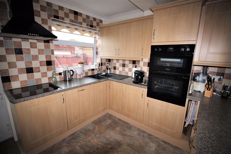 3 bed  for sale in Forest Road, Newark, NG22  - Property Image 3