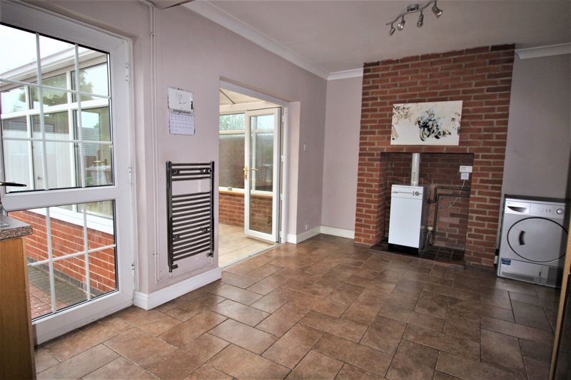 3 bed house for sale in Whinney Lane, New Ollerton, NG22  - Property Image 3