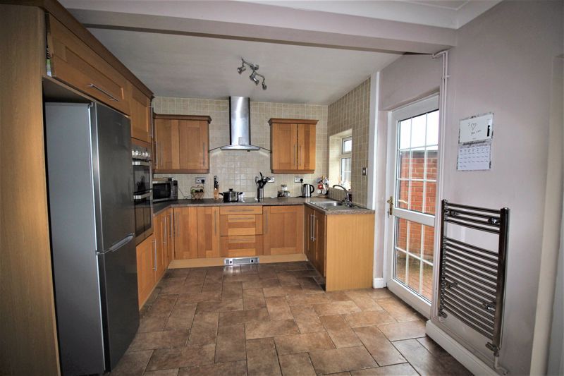 3 bed house for sale in Whinney Lane, New Ollerton, NG22  - Property Image 4