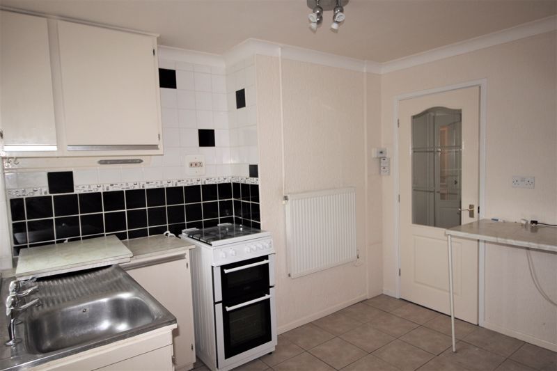 3 bed house for sale in Hawthorn Drive, New Ollerton, NG22  - Property Image 3