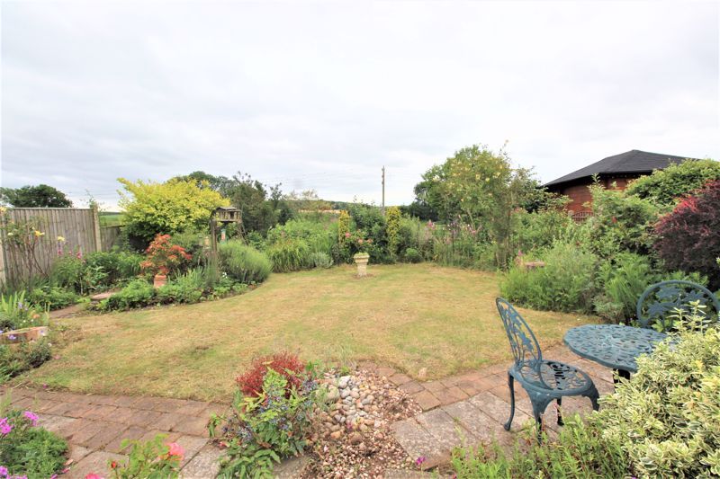 2 bed bungalow for sale in Tor Lane, Ollerton, NG22  - Property Image 3