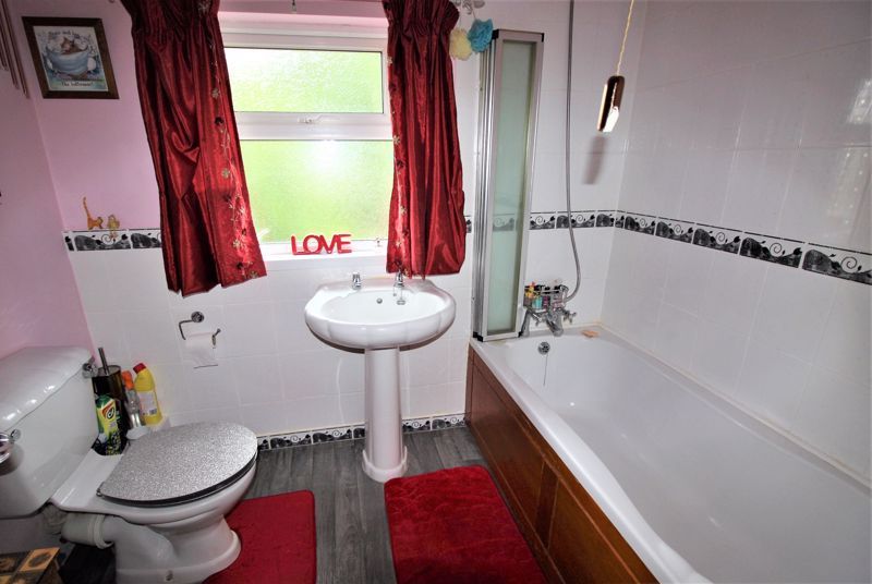 3 bed house for sale in Rufford Avenue, New Ollerton, NG22  - Property Image 9