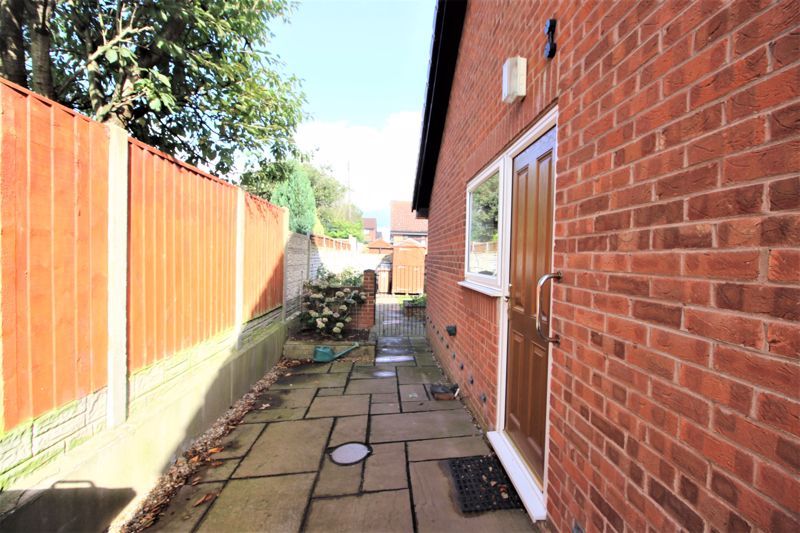 2 bed bungalow for sale in Pinewood Avenue, Mansfield, NG21  - Property Image 17