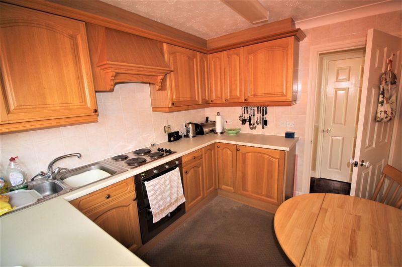 2 bed bungalow for sale in Pinewood Avenue, Mansfield, NG21  - Property Image 8