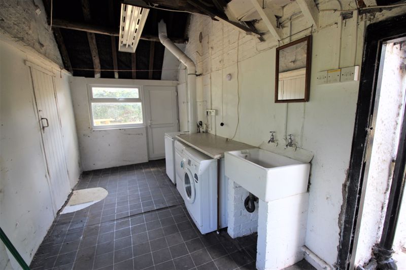 3 bed house for sale in Clipstone Road, Edwinstowe, NG21 11