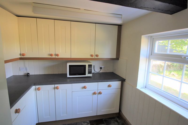 3 bed house for sale in Clipstone Road, Edwinstowe, NG21  - Property Image 3