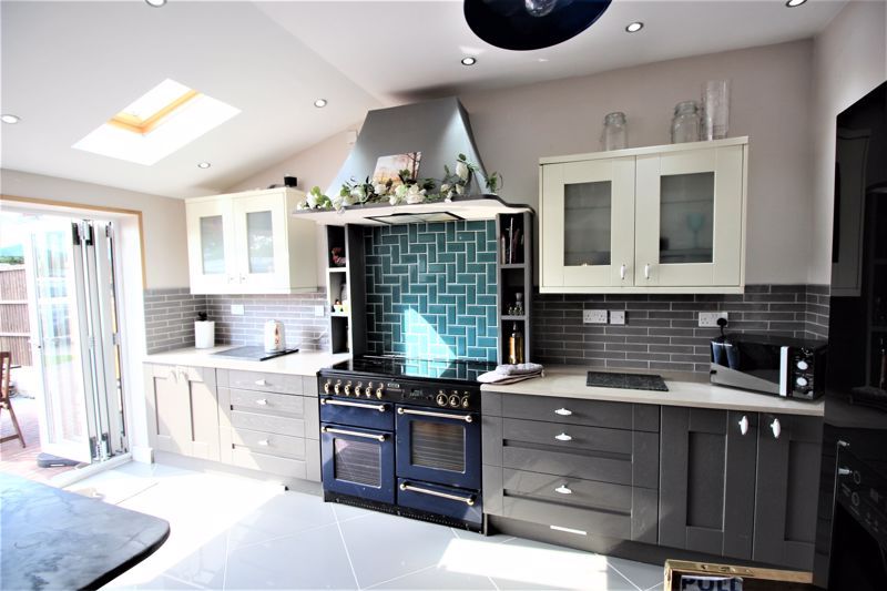 3 bed house for sale in Larch Road, New Ollerton, NG22  - Property Image 1