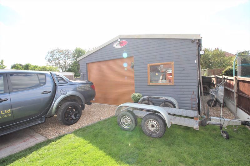 3 bed house for sale in Larch Road, New Ollerton, NG22  - Property Image 3