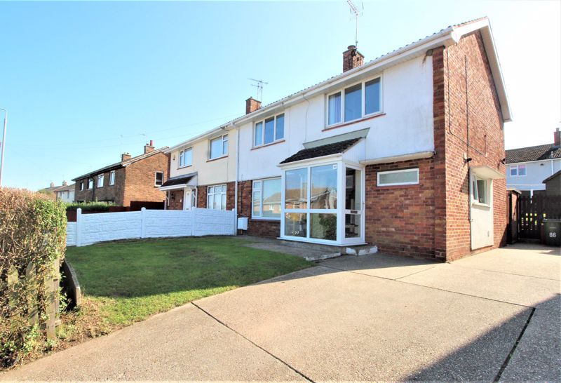 4 bed house for sale in Petersmith Drive, New Ollerton, NG22  - Property Image 1