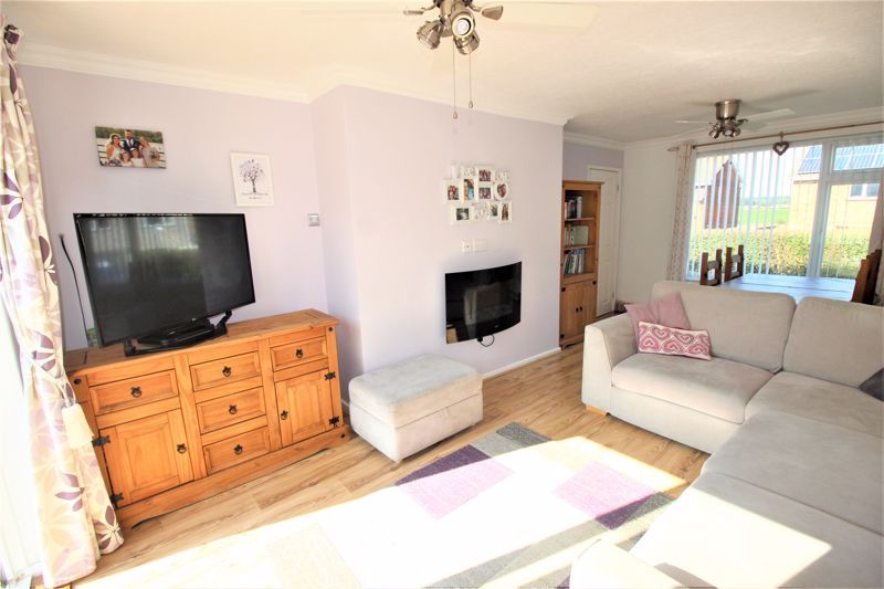 4 bed house for sale in Petersmith Drive, New Ollerton, NG22  - Property Image 2