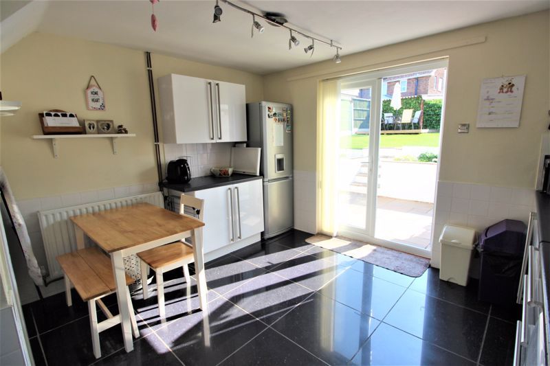 4 bed house for sale in Petersmith Drive, New Ollerton, NG22  - Property Image 6
