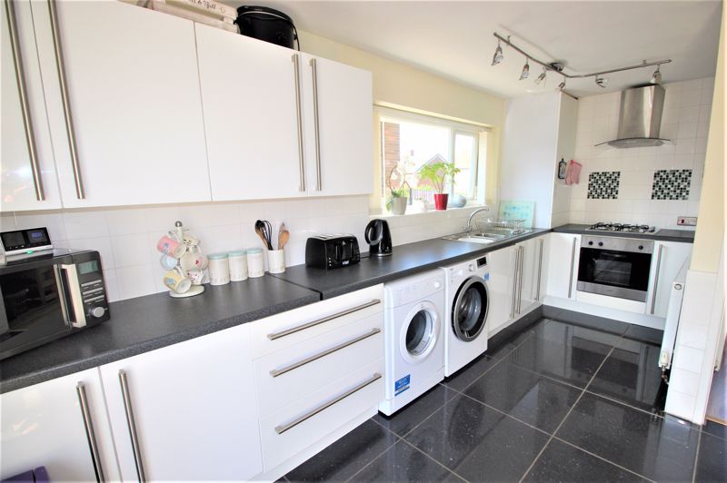 4 bed house for sale in Petersmith Drive, New Ollerton, NG22  - Property Image 8