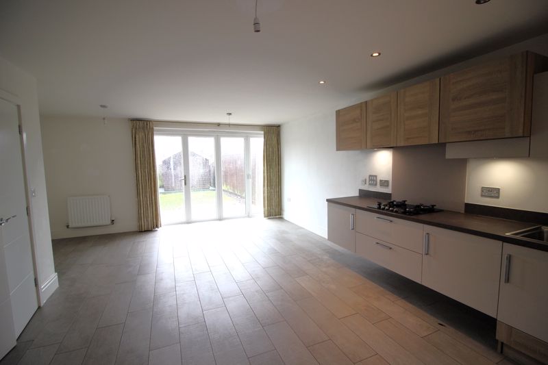 3 bed house to rent in Kingfisher Way, Ollerton, NG22  - Property Image 2